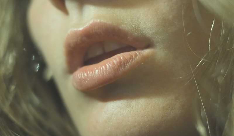 Perchè i baffetti compaiono anche nelle donne? | Laser Milano
