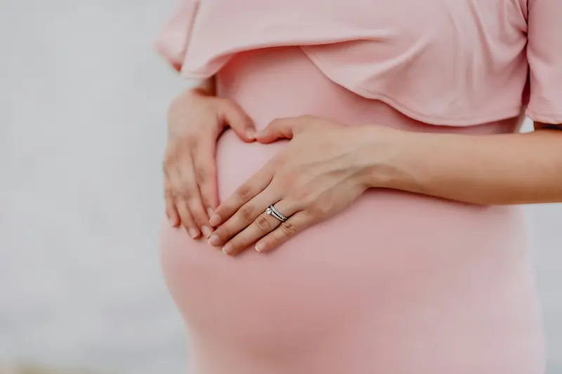 immagine evocativa donna incinta depilata | Laser Milano 