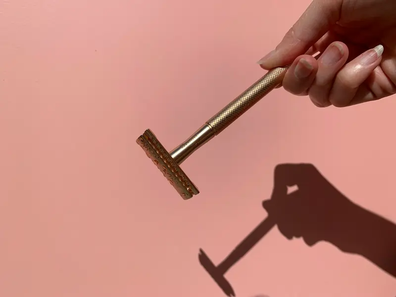 Perché la depilazione col rasoio non è una buona idea neppure per gli uomini | Laser Milano