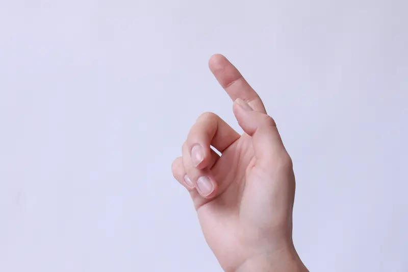 Immagine evocativa mani donna | Laser Milano 