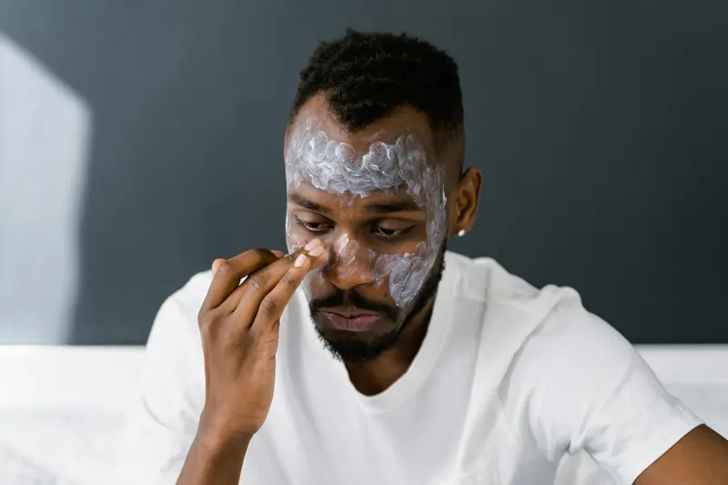 Immagine evocativa ringiovanimento viso dell'uomo | Laser Milano